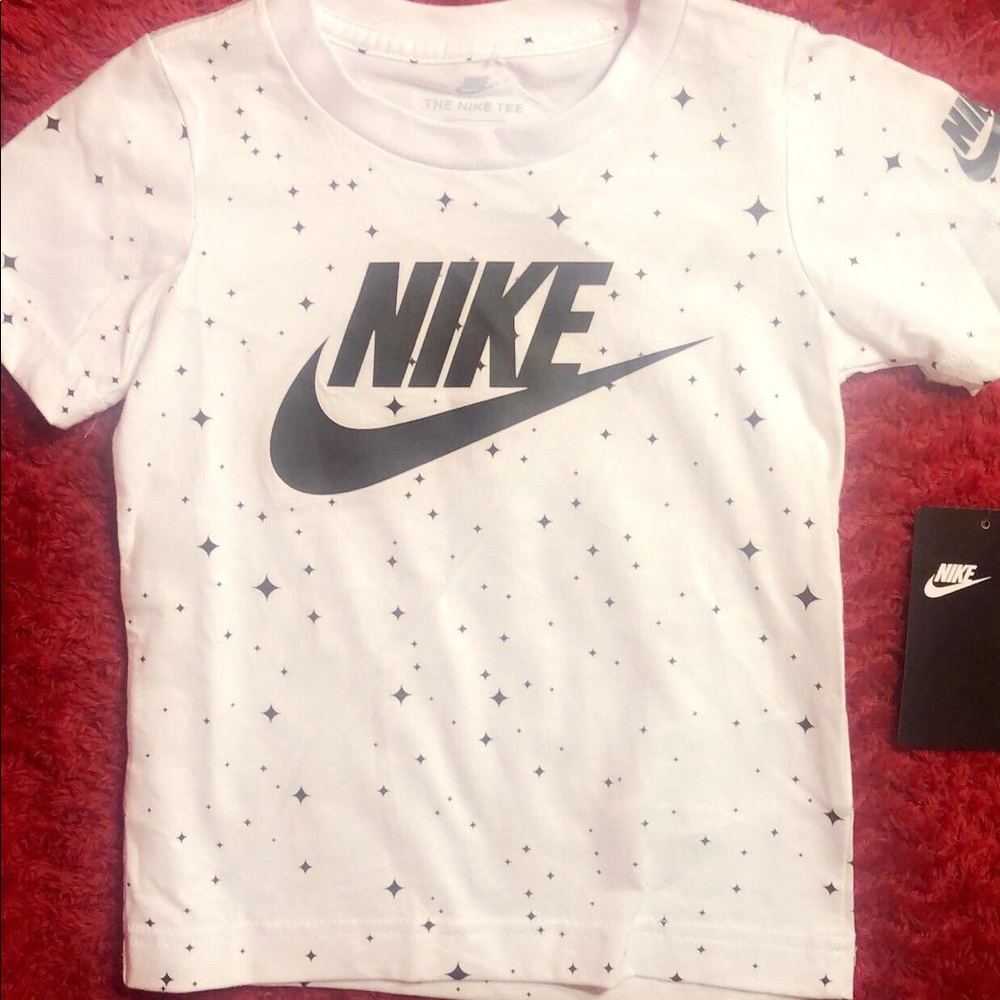 👟THE NIKE TEE 3T 👟 ‼️FINAL OFFER‼️